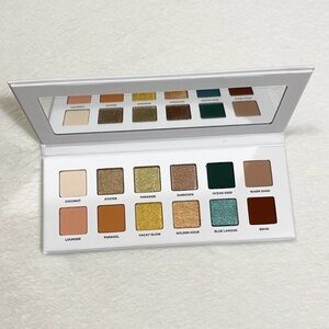 Iconic London Beachside Babe Eyeshadow Palette